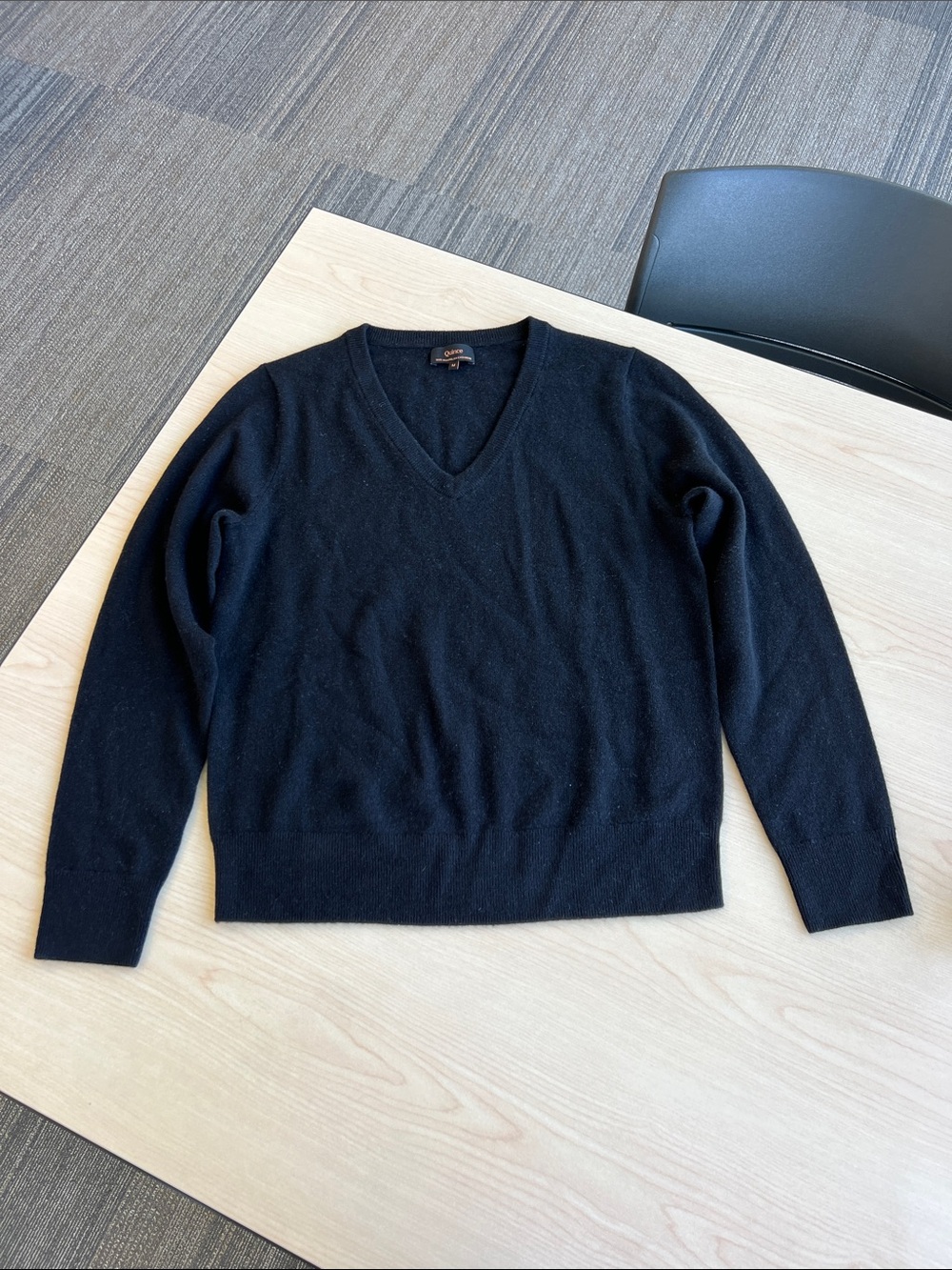 QUINCE 100% Mongolian cashmere black v-neck long sleeve sweater top minimalist